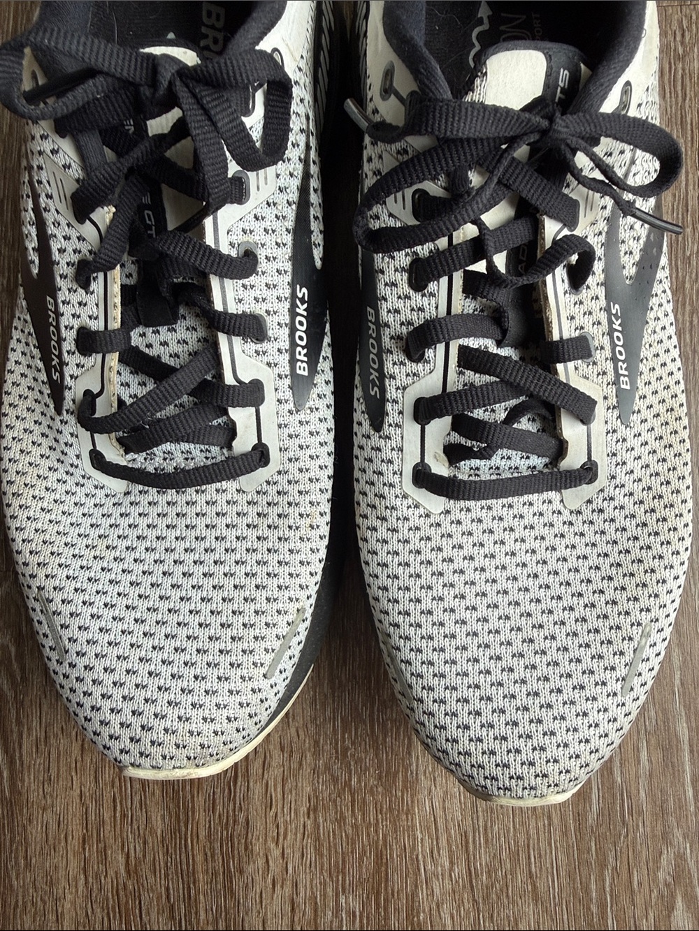 Brooks Adrenaline GTS Men's Running Shoes - White and Black - Picture 3 of 8